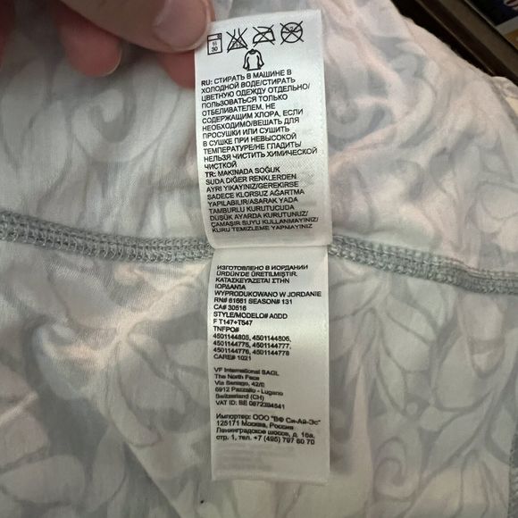 The North Face Fitted Tee White Floral T Shirt Short Sleeve V Neck Sz XL - Picture 6 of 12